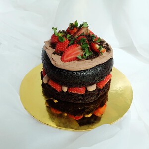  Strawberry Chocolate Cake 